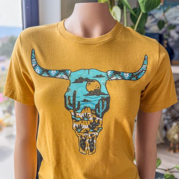 Rowdy Crowd Clothing, Sassy Skull Short Sleeve Southwestern Tee, Women's Small - Picture 4 of 7